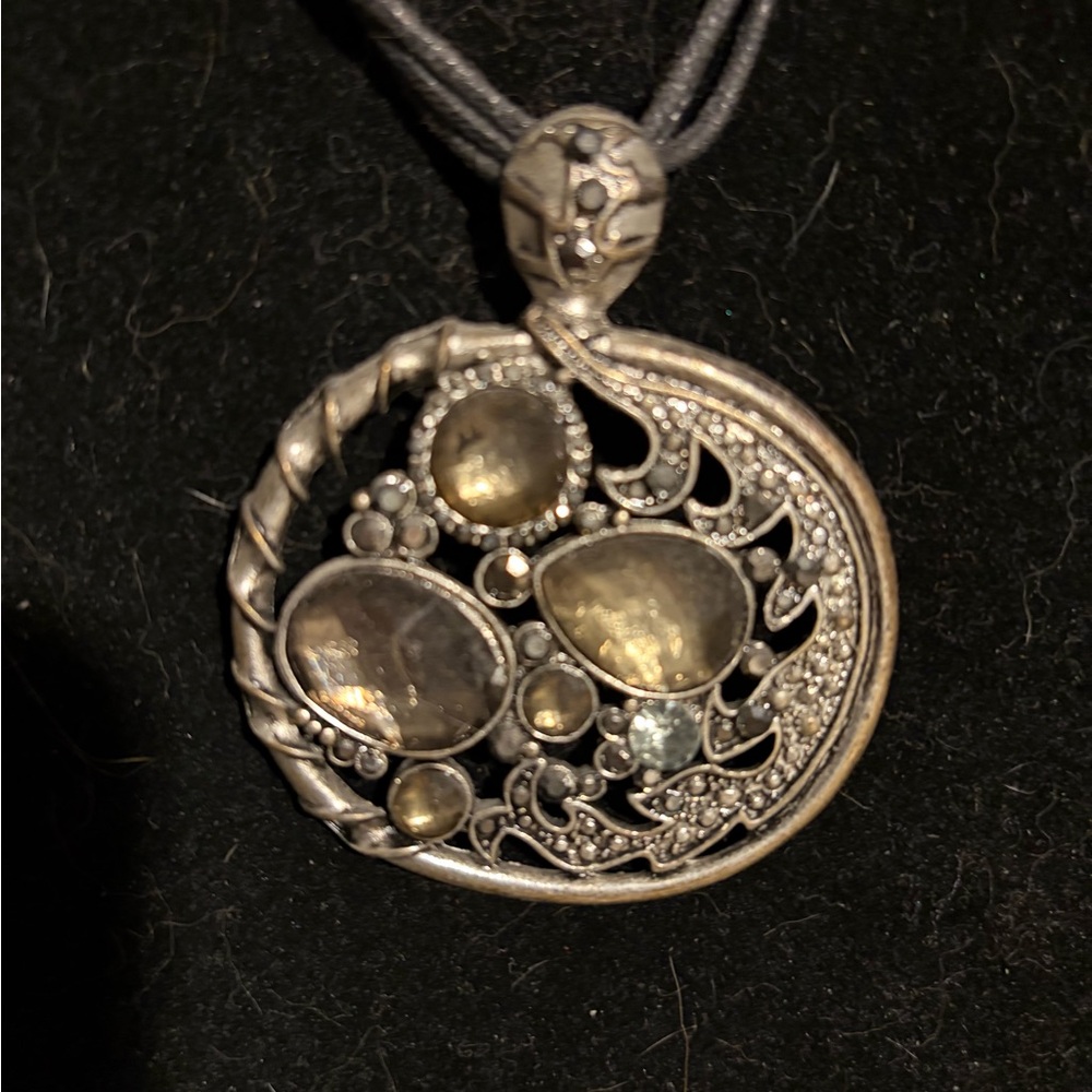 Elegant‎ Silver Pendant Necklace